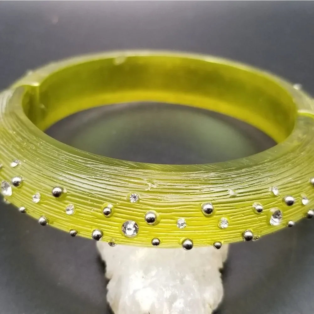 Mellow yellow saucy bracelet bangle. B504